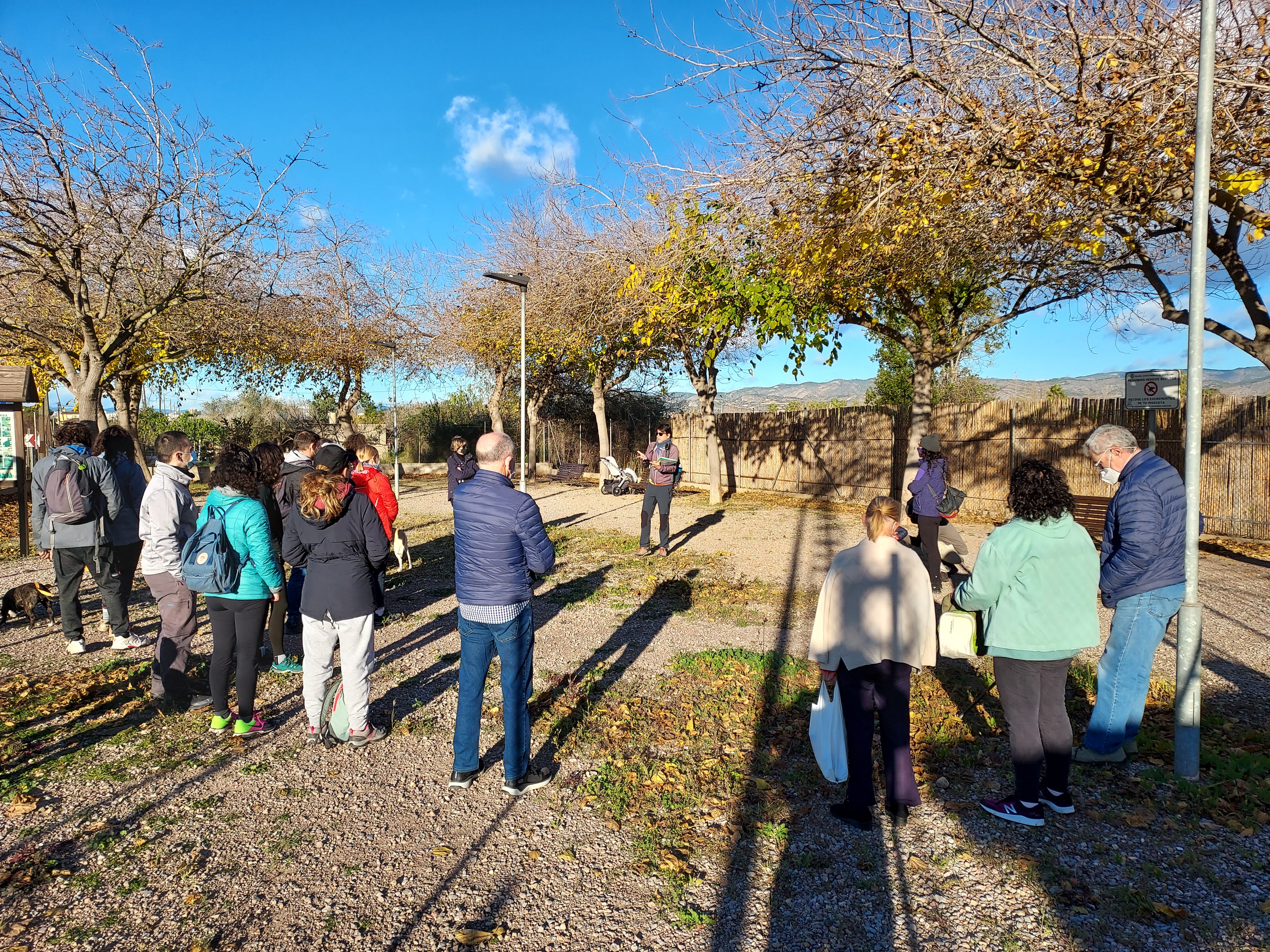 Av. Camí Fondo de Castelló: Explicaciones de la ruta antes de la salida en el entorno de la sede